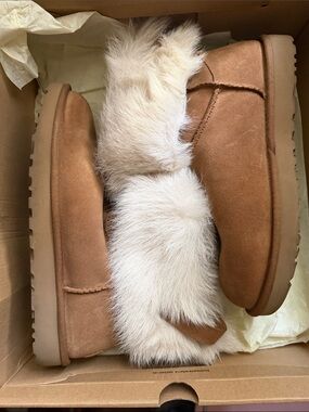 UGG Chestnut Suede Ankle Boots with Cream Fur Trim